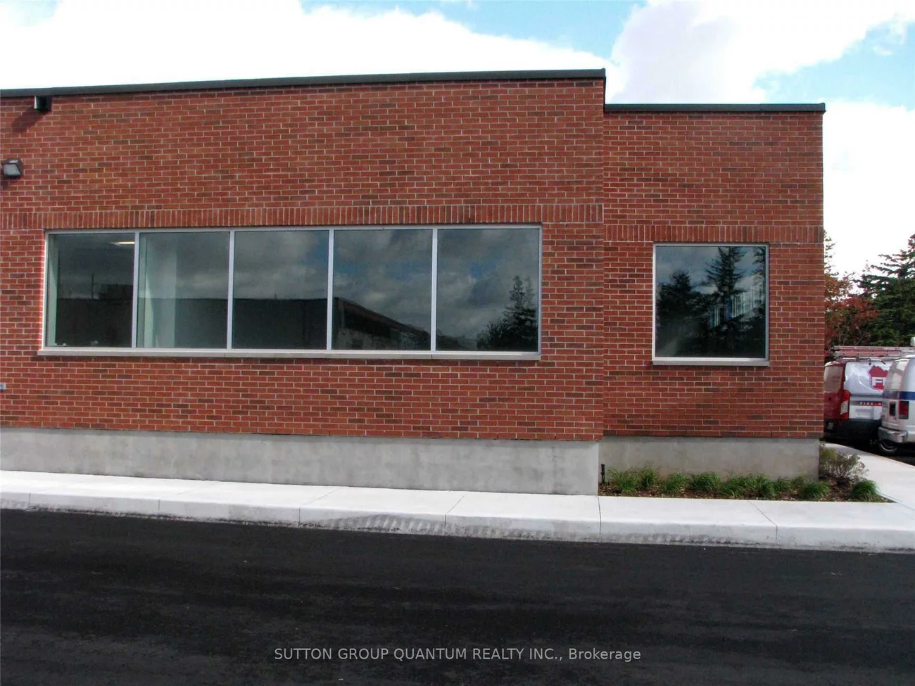 1060, Speers, 1014 - QE Queen Elizabeth, Oakville