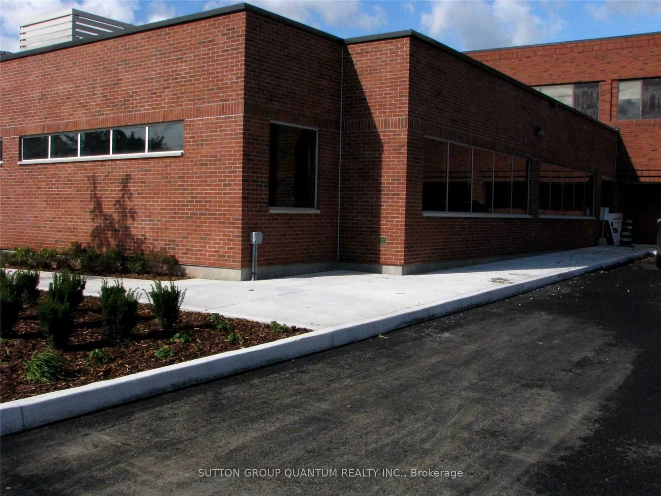 1060, Speers, 1014 - QE Queen Elizabeth, Oakville