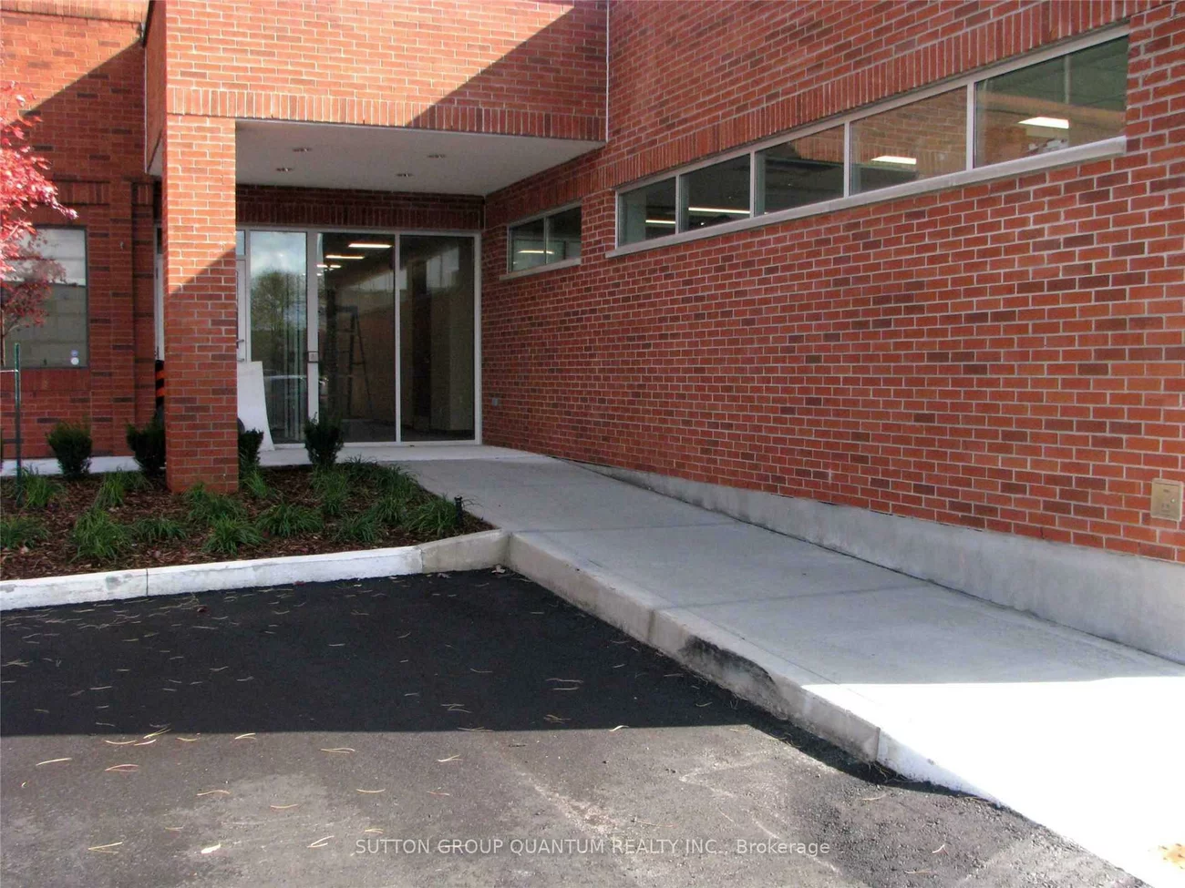 1060, Speers, 1014 - QE Queen Elizabeth, Oakville