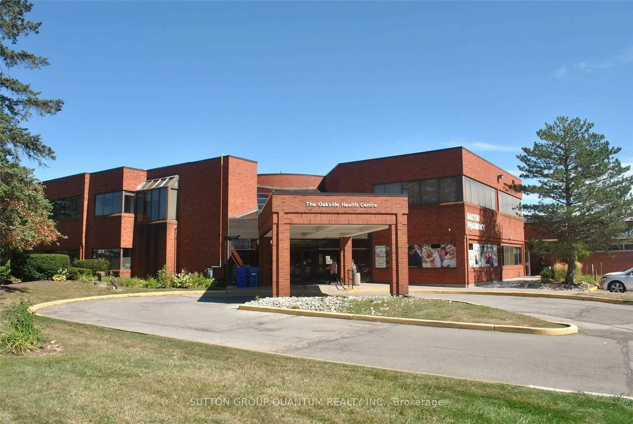 1060, Speers, 1014 - QE Queen Elizabeth, Oakville