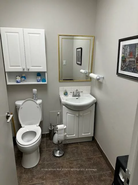 235, Lakeshore, 1013 - OO Old Oakville, Oakville