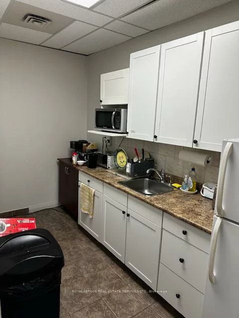 235, Lakeshore, 1013 - OO Old Oakville, Oakville