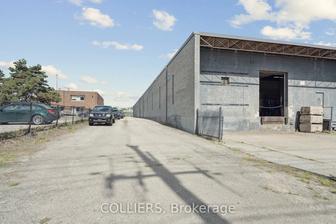 1054, South Service, 1014 - QE Queen Elizabeth, Oakville