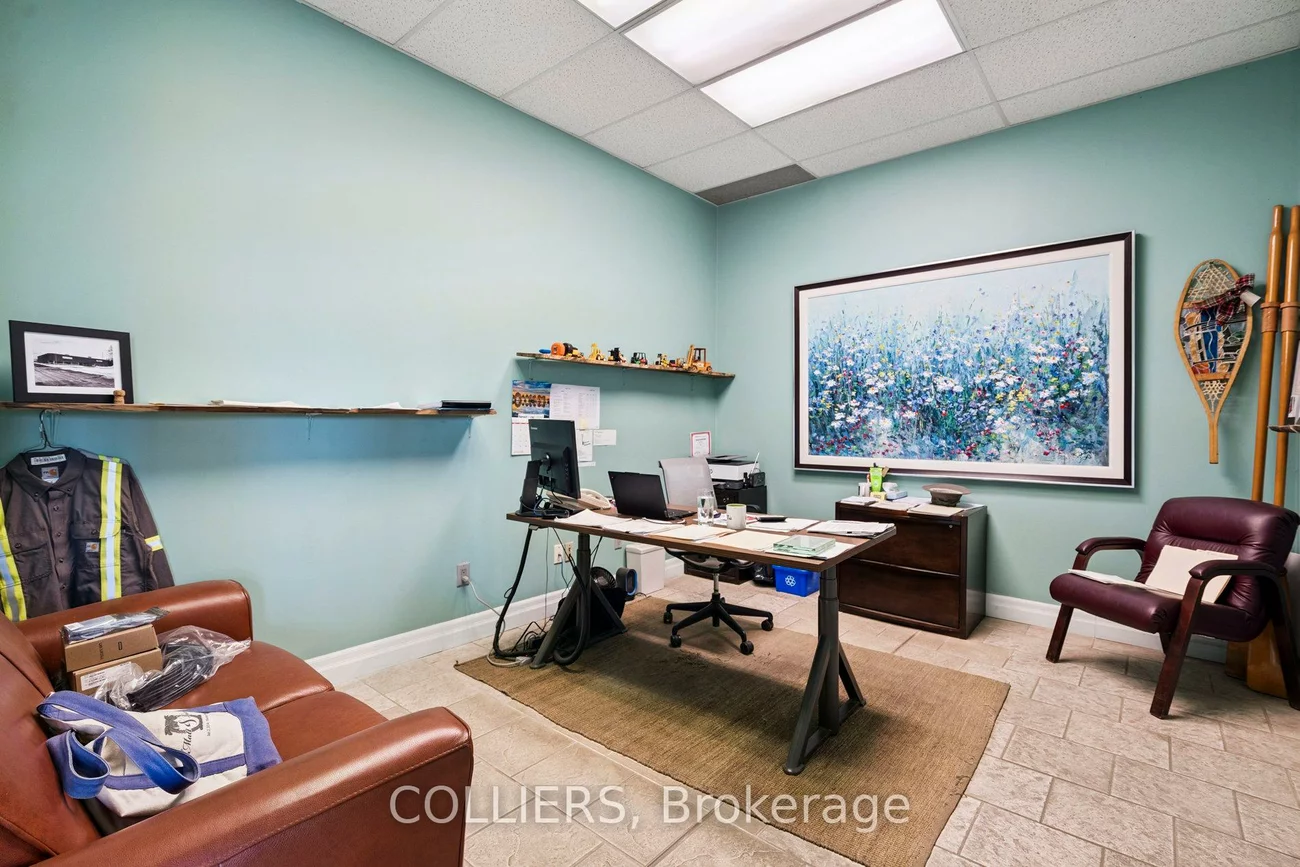 1054, South Service, 1014 - QE Queen Elizabeth, Oakville