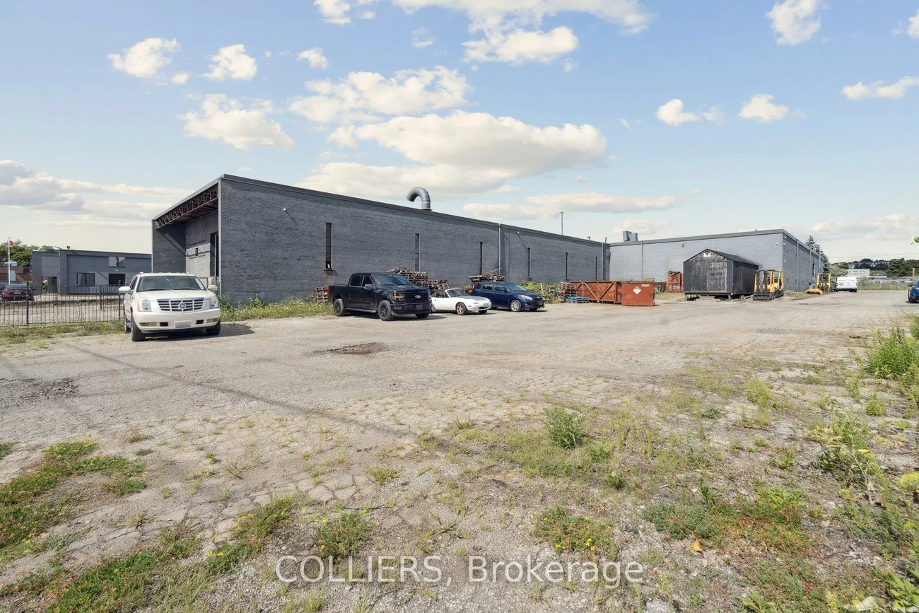 1054, South Service, 1014 - QE Queen Elizabeth, Oakville