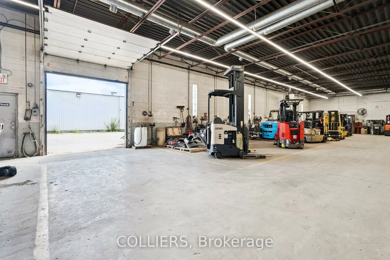 1054, South Service, 1014 - QE Queen Elizabeth, Oakville