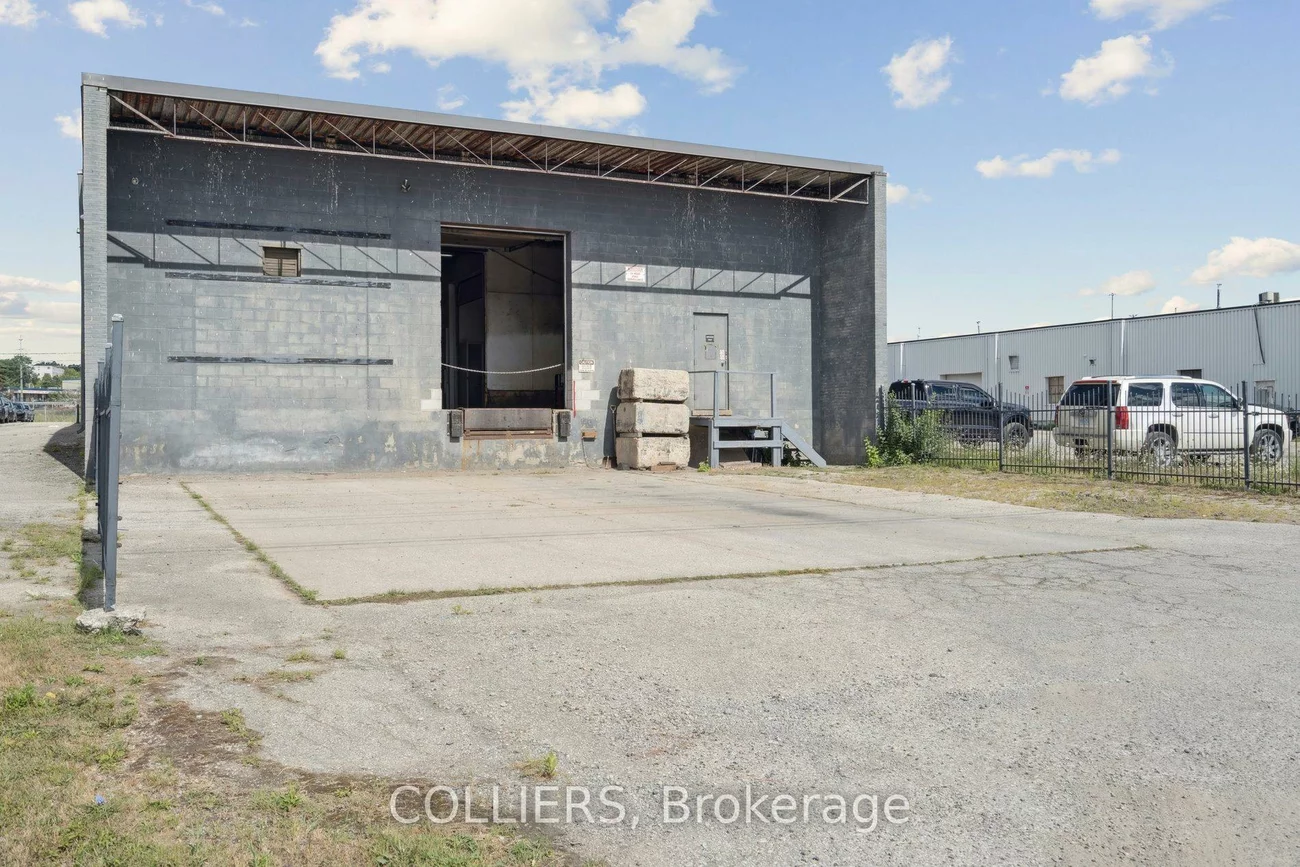 1054, South Service, 1014 - QE Queen Elizabeth, Oakville