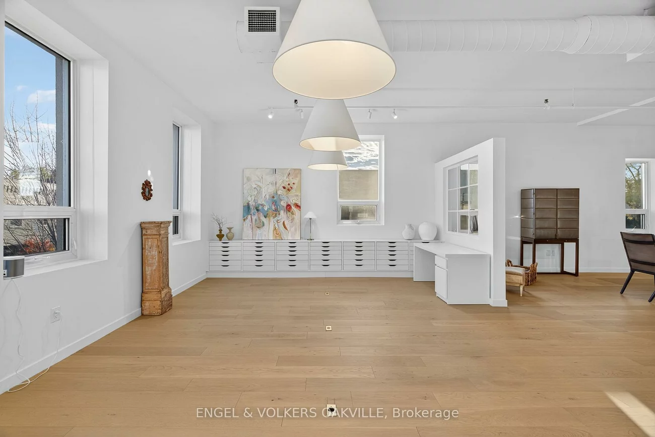 145, Lakeshore, 1013 - OO Old Oakville, Oakville