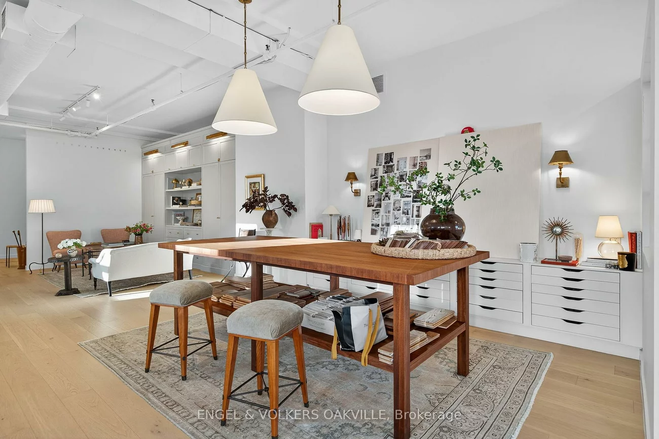 145, Lakeshore, 1013 - OO Old Oakville, Oakville