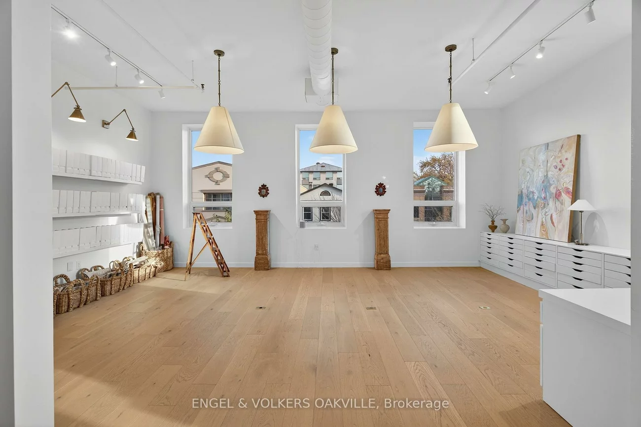 145, Lakeshore, 1013 - OO Old Oakville, Oakville