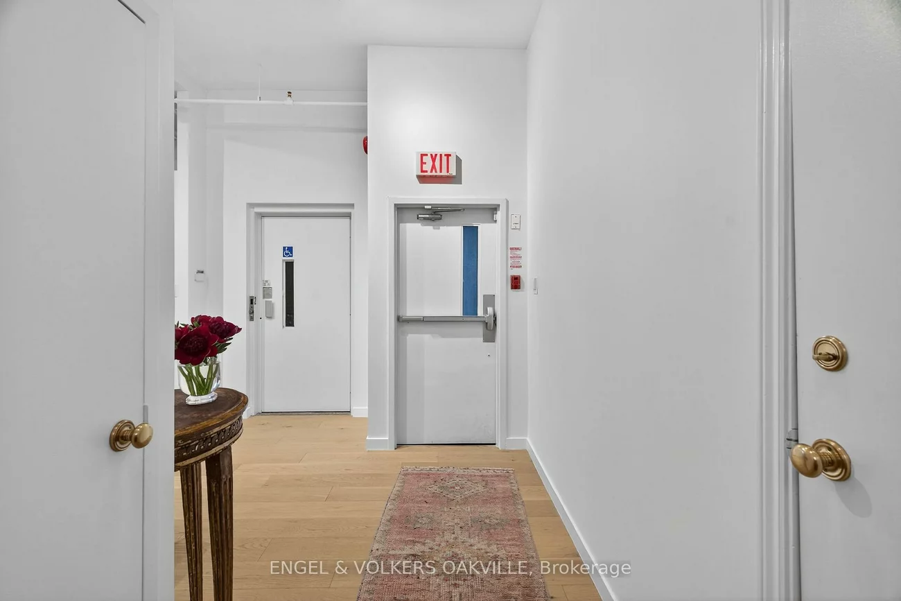 145, Lakeshore, 1013 - OO Old Oakville, Oakville