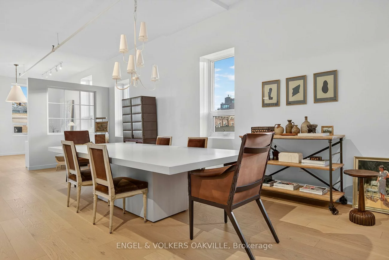 145, Lakeshore, 1013 - OO Old Oakville, Oakville