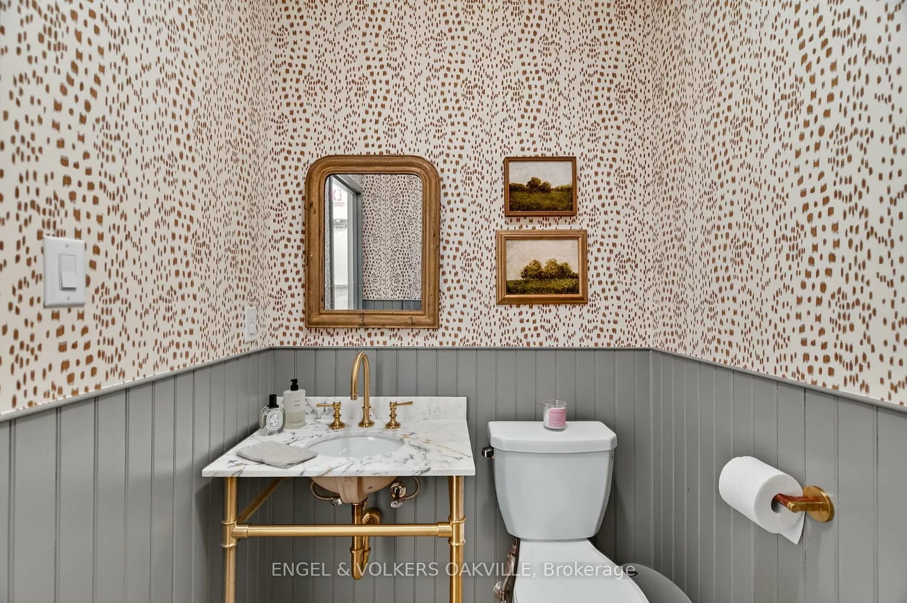 145, Lakeshore, 1013 - OO Old Oakville, Oakville