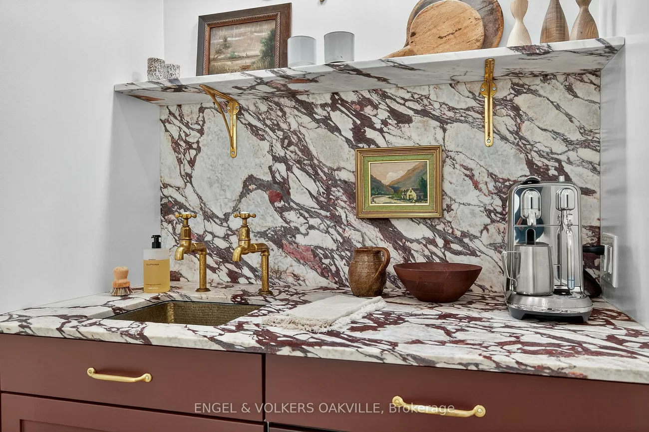 145, Lakeshore, 1013 - OO Old Oakville, Oakville