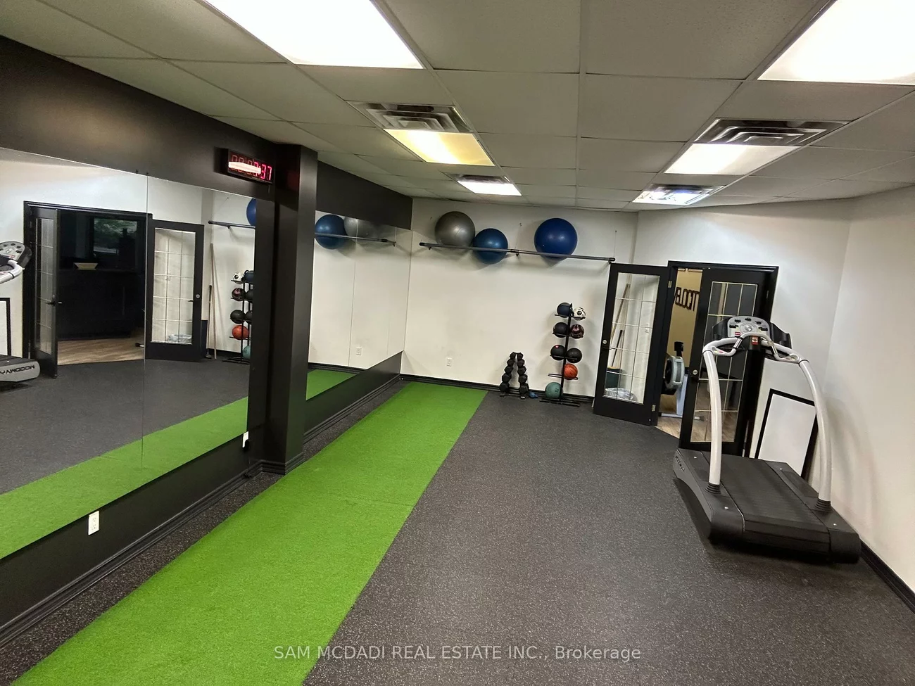 232, South Service, 1014 - QE Queen Elizabeth, Oakville