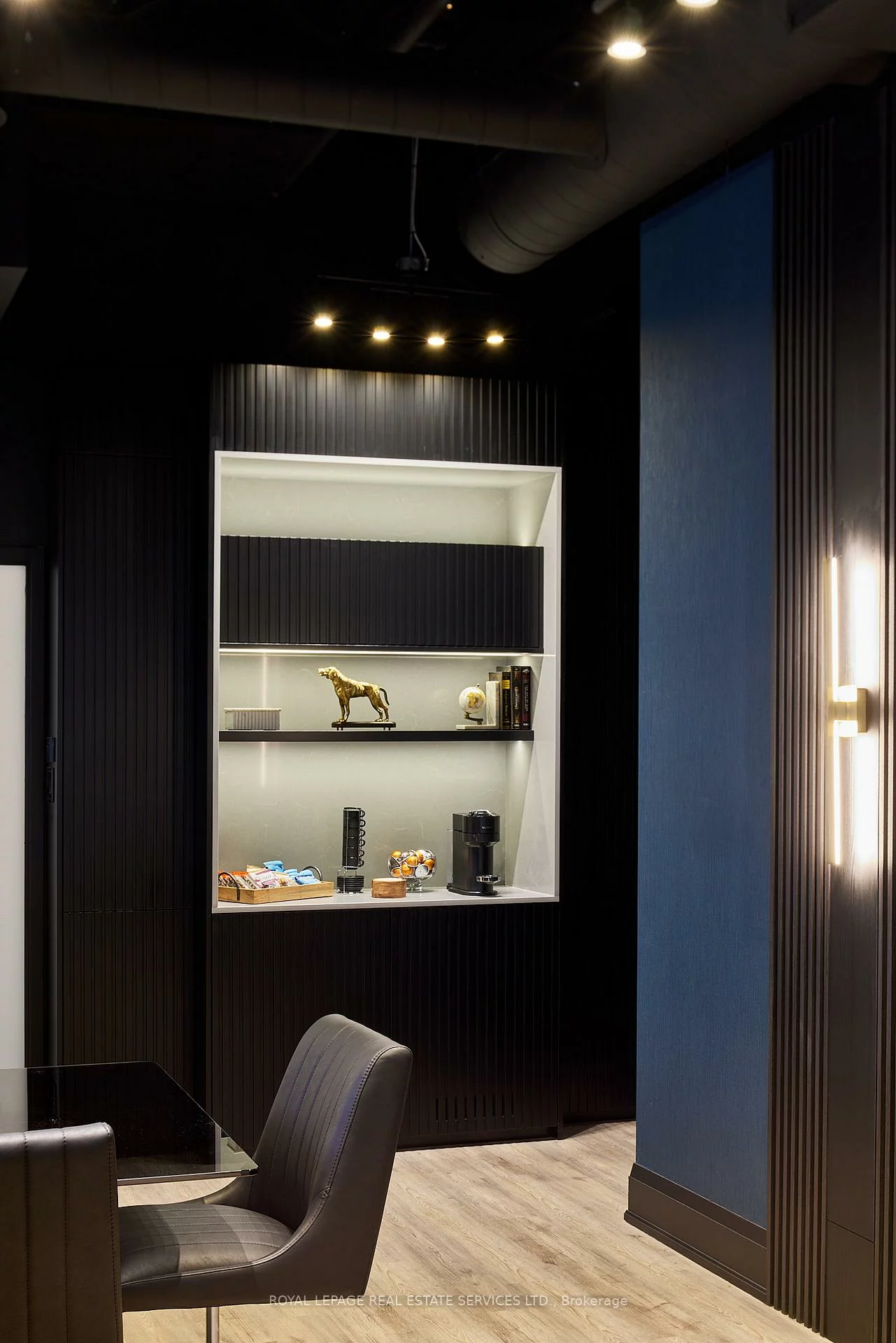 3475, Rebecca, 1014 - QE Queen Elizabeth, Oakville