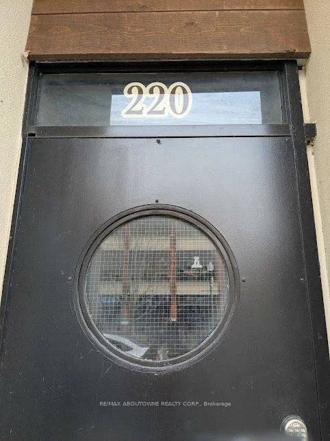 220, Lakeshore, 1013 - OO Old Oakville, Oakville