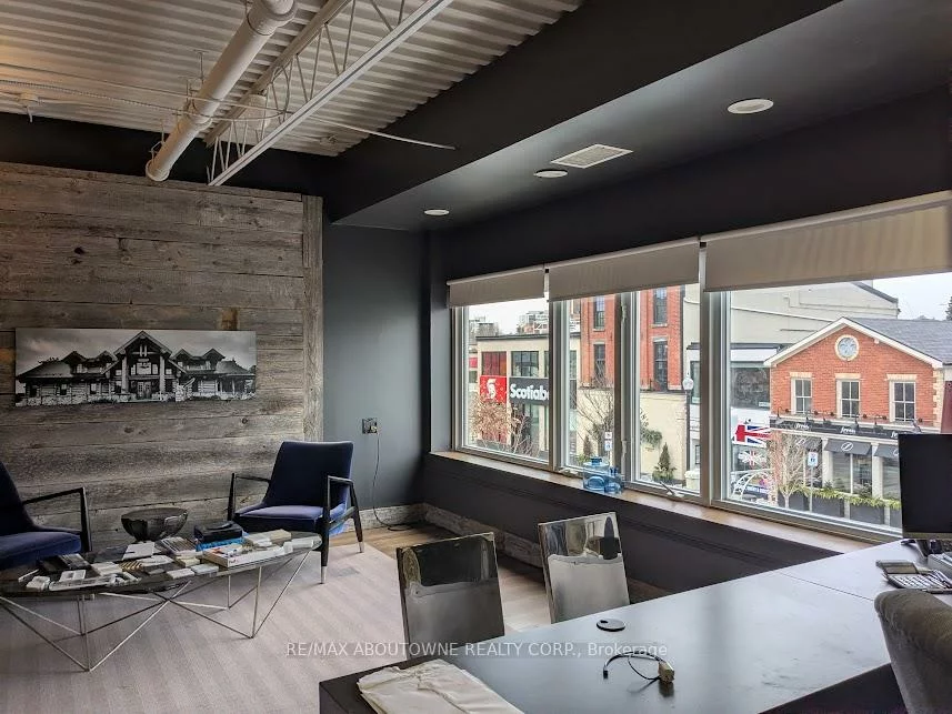 220, Lakeshore, 1013 - OO Old Oakville, Oakville