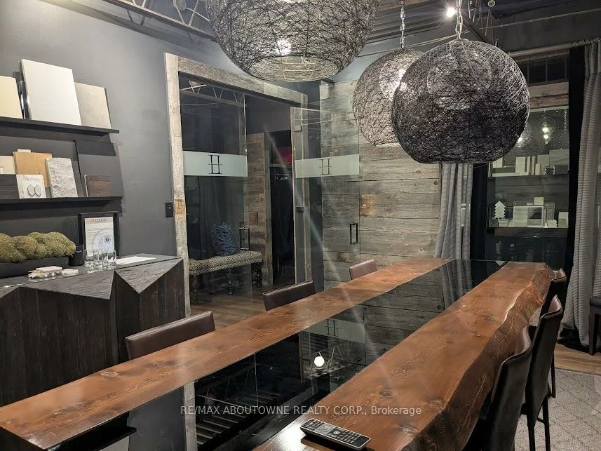 220, Lakeshore, 1013 - OO Old Oakville, Oakville