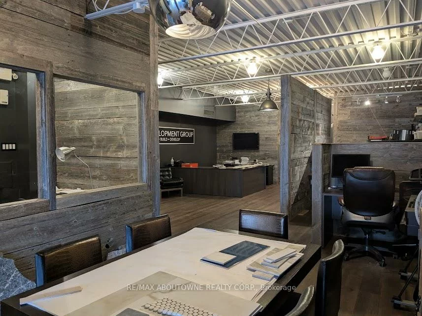 220, Lakeshore, 1013 - OO Old Oakville, Oakville