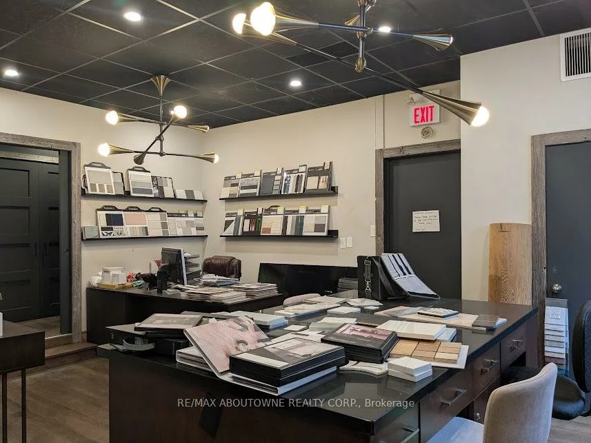 220, Lakeshore, 1013 - OO Old Oakville, Oakville