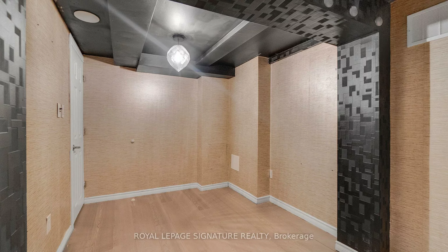 140, Trafalgar, 1013 - OO Old Oakville, Oakville