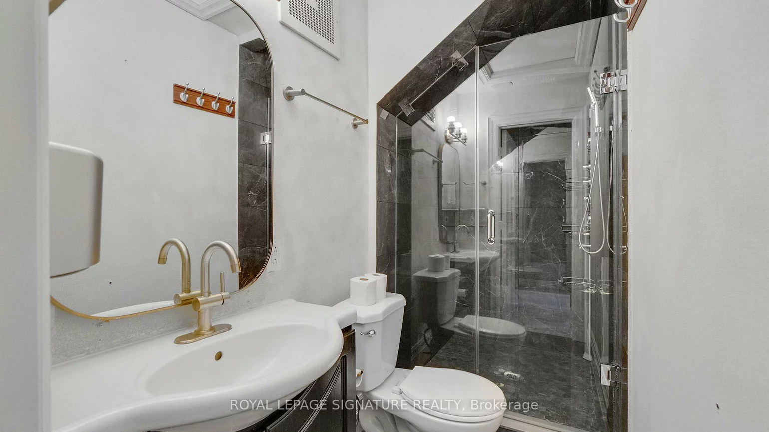 140, Trafalgar, 1013 - OO Old Oakville, Oakville