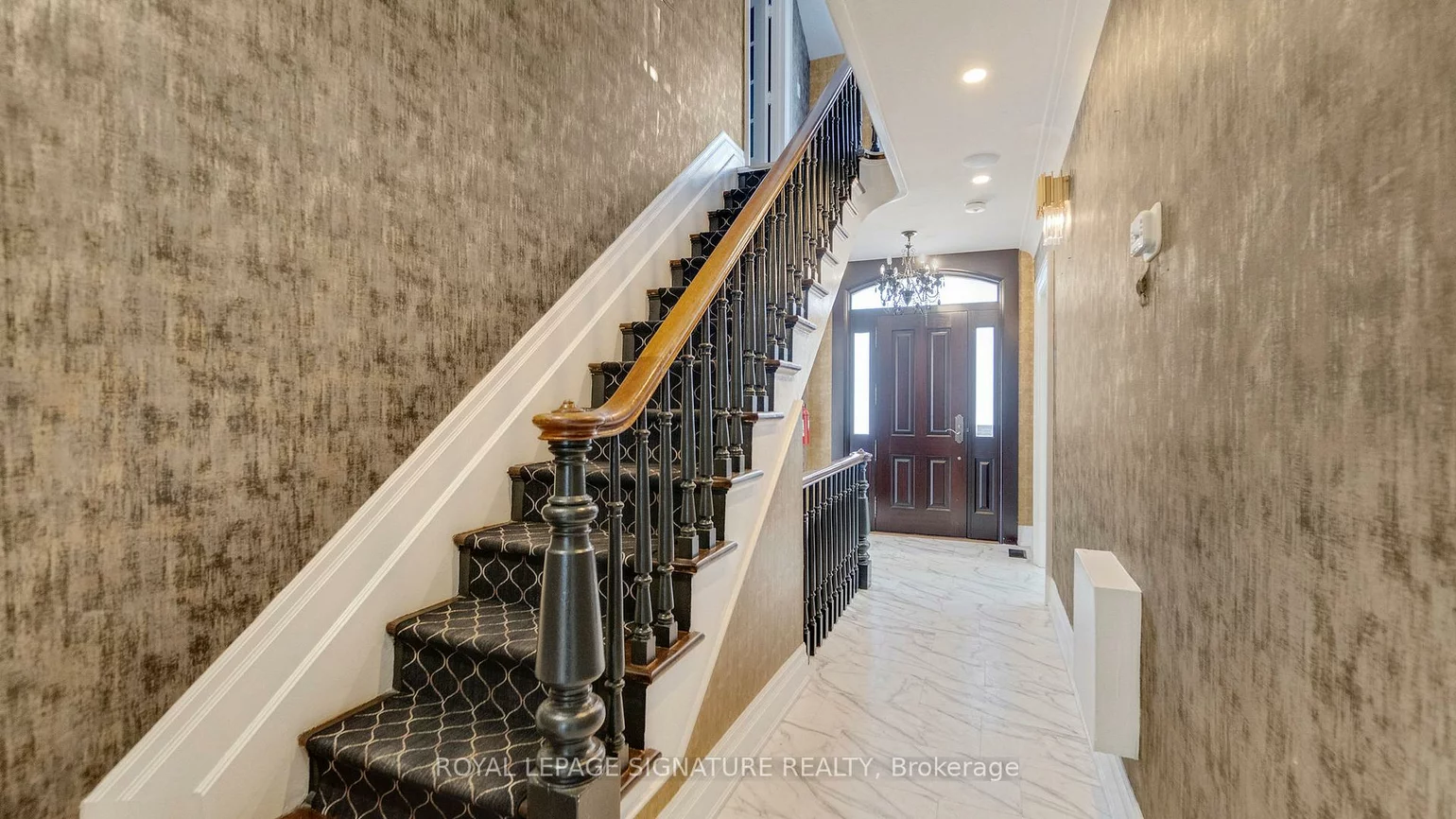 140, Trafalgar, 1013 - OO Old Oakville, Oakville