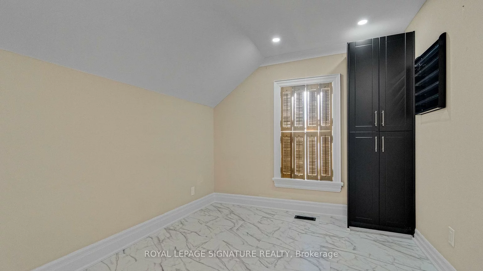 140, Trafalgar, 1013 - OO Old Oakville, Oakville