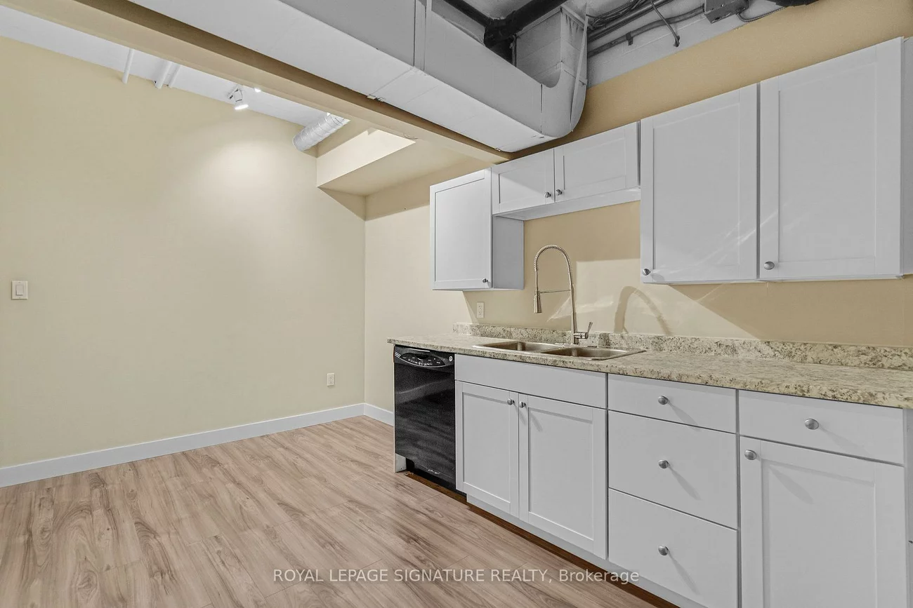 126, Trafalgar, 1013 - OO Old Oakville, Oakville