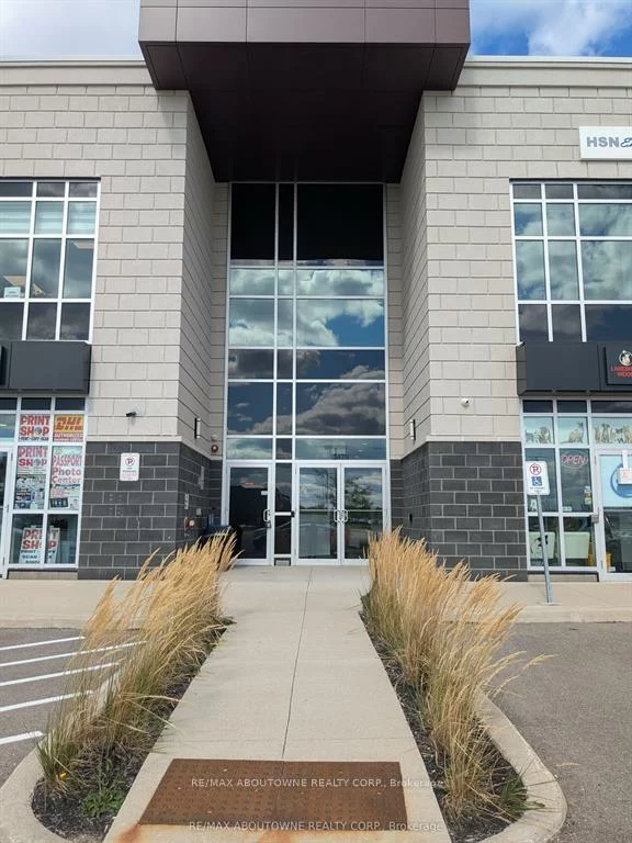 3475, Rebecca, 1014 - QE Queen Elizabeth, Oakville