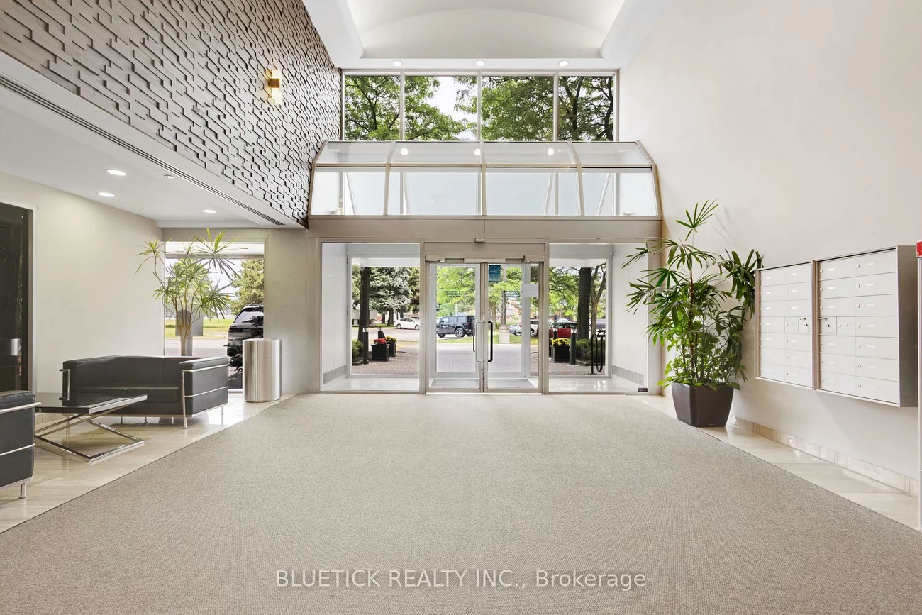 710, Dorval, 1014 - QE Queen Elizabeth, Oakville