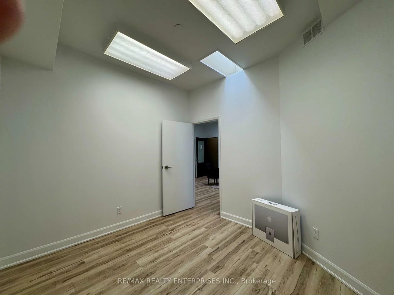 292, Lakeshore, 1013 - OO Old Oakville, Oakville