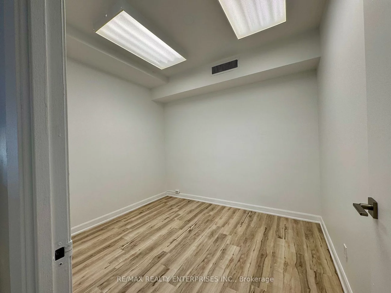 292, Lakeshore, 1013 - OO Old Oakville, Oakville