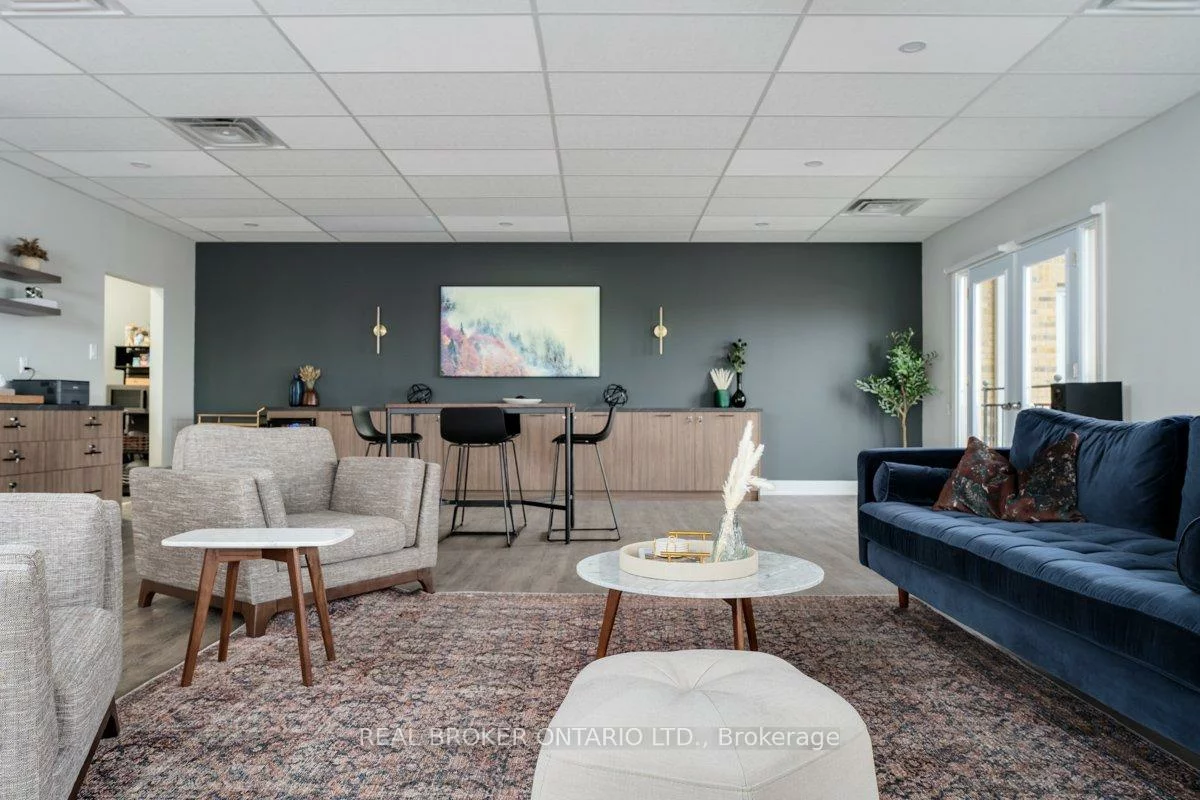 420, North Service, 1014 - QE Queen Elizabeth, Oakville