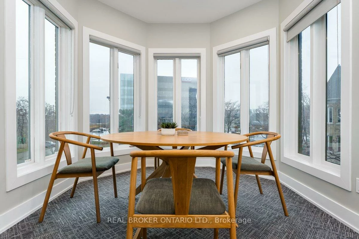 420, North Service, 1014 - QE Queen Elizabeth, Oakville