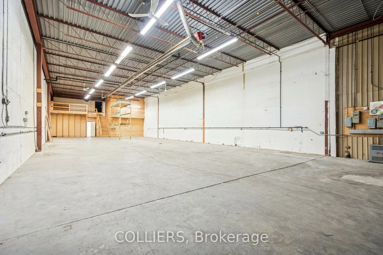 1200, South Service, 1014 - QE Queen Elizabeth, Oakville