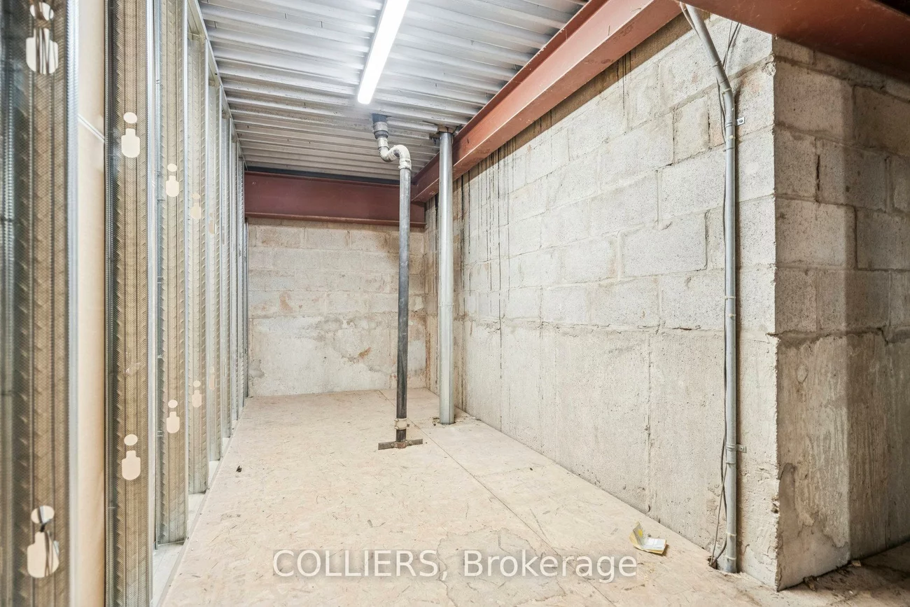 1200, South Service, 1014 - QE Queen Elizabeth, Oakville