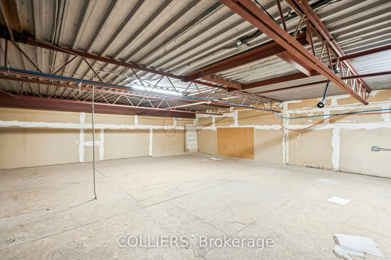 1200, South Service, 1014 - QE Queen Elizabeth, Oakville