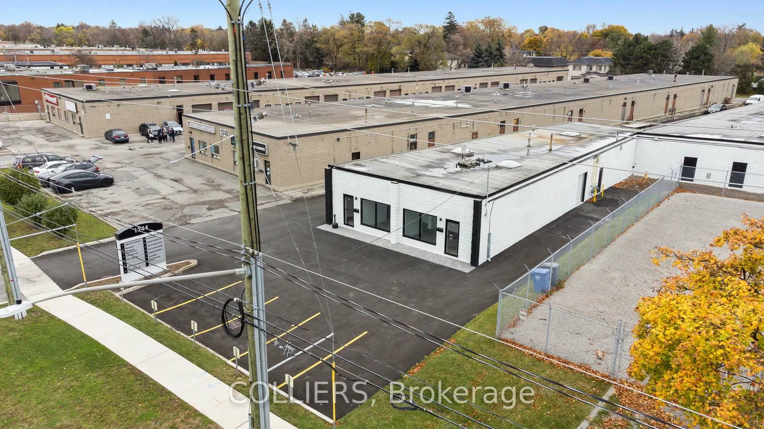 1244, Speers, 1014 - QE Queen Elizabeth, Oakville