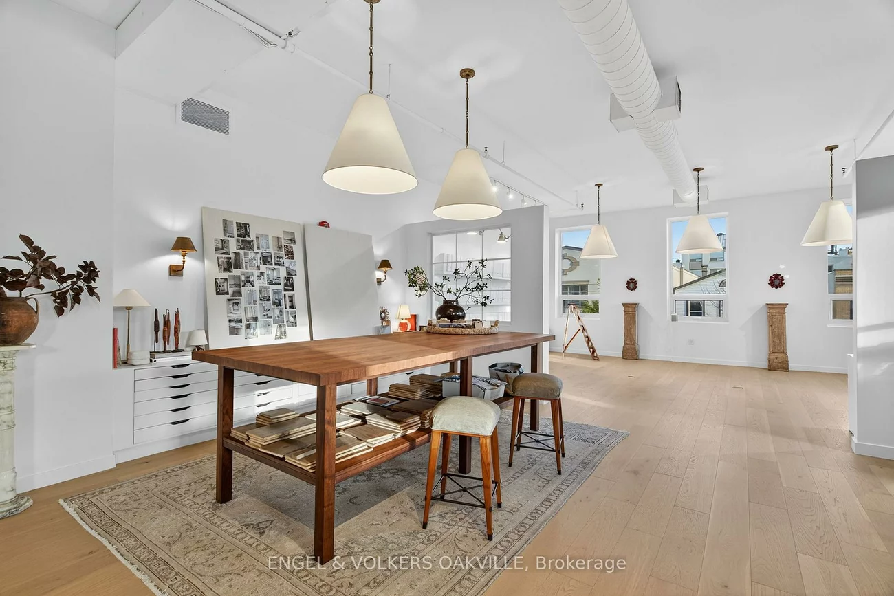 145, Lakeshore, 1013 - OO Old Oakville, Oakville