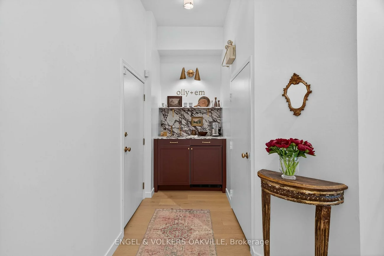 145, Lakeshore, 1013 - OO Old Oakville, Oakville