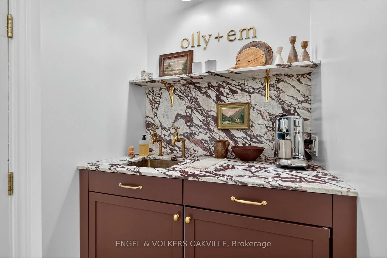 145, Lakeshore, 1013 - OO Old Oakville, Oakville