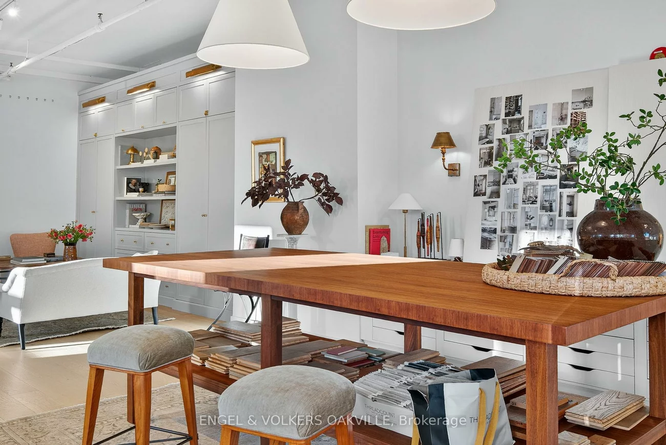 145, Lakeshore, 1013 - OO Old Oakville, Oakville