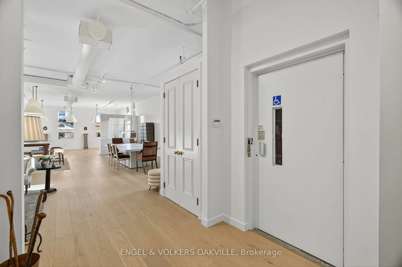 145, Lakeshore, 1013 - OO Old Oakville, Oakville