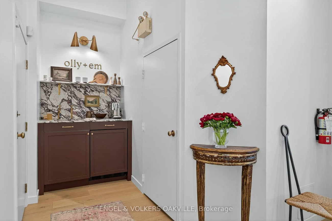 145, Lakeshore, 1013 - OO Old Oakville, Oakville