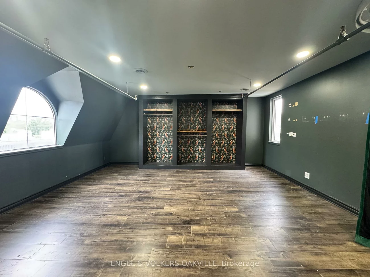 145, Lakeshore, 1013 - OO Old Oakville, Oakville