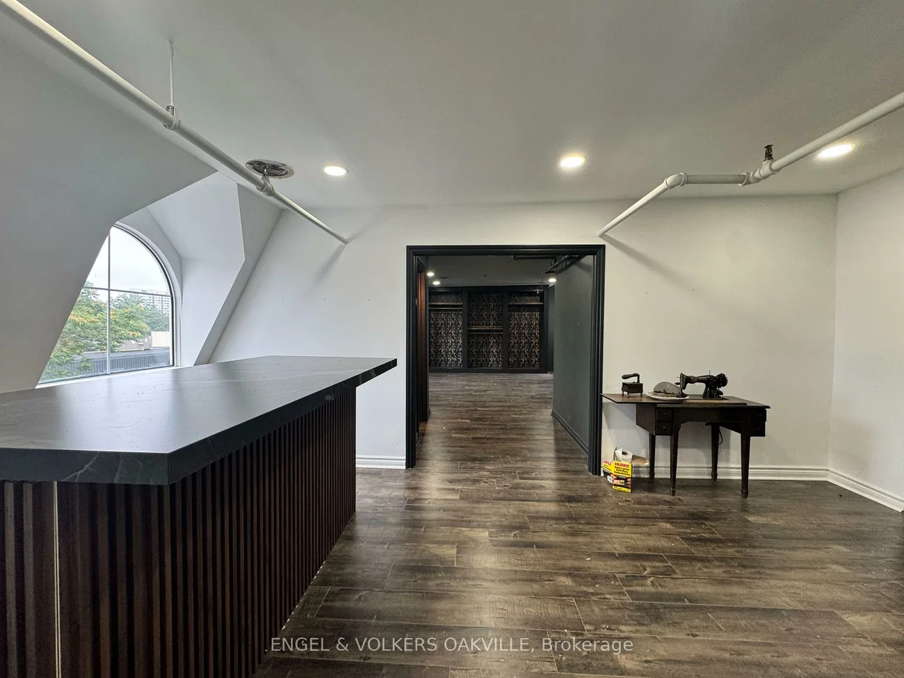 145, Lakeshore, 1013 - OO Old Oakville, Oakville