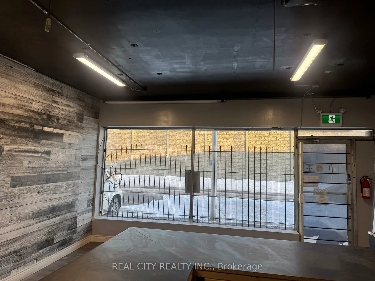 127, North Service, 1003 - CP College Park, Oakville