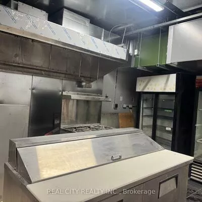 127, North Service, 1003 - CP College Park, Oakville